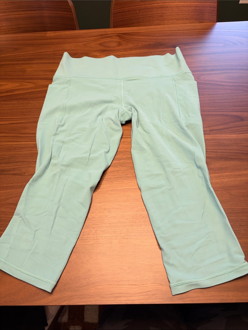 Athleta Salutation Stash Capri in Mint Green